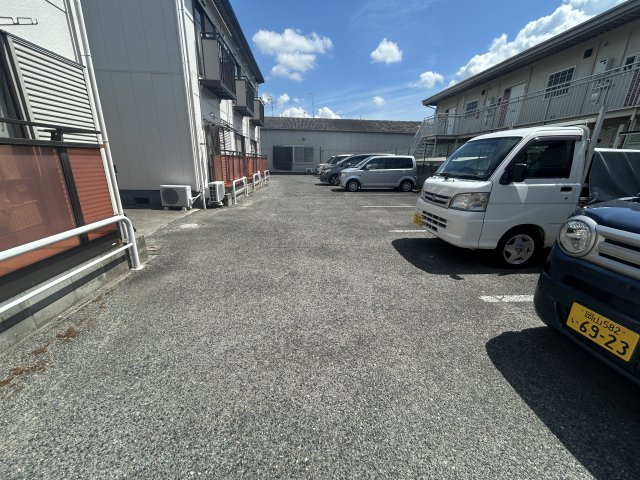 コーポ吉備路の駐車場