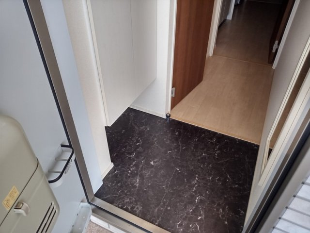 ミランダサニーコート総社の玄関|備品や設備仕様は号室等により異なります現地をご確認ください。