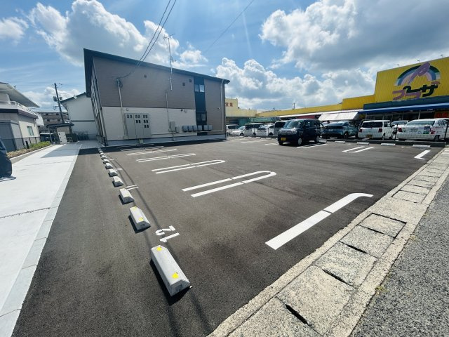 スリールの駐車場