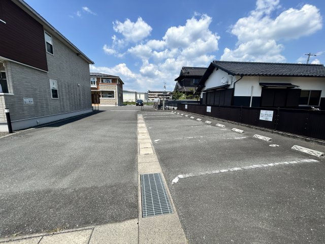 こすもすの駐車場