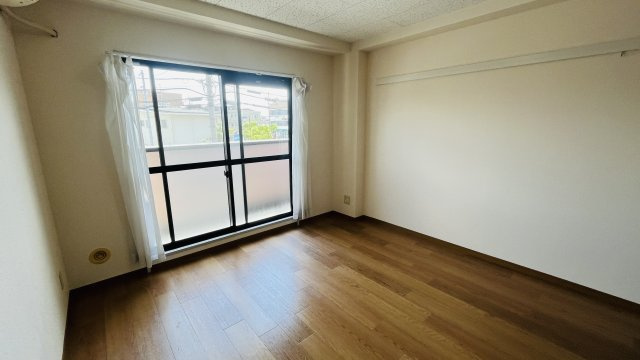 ビューハイツ吉備路の居間・リビング
