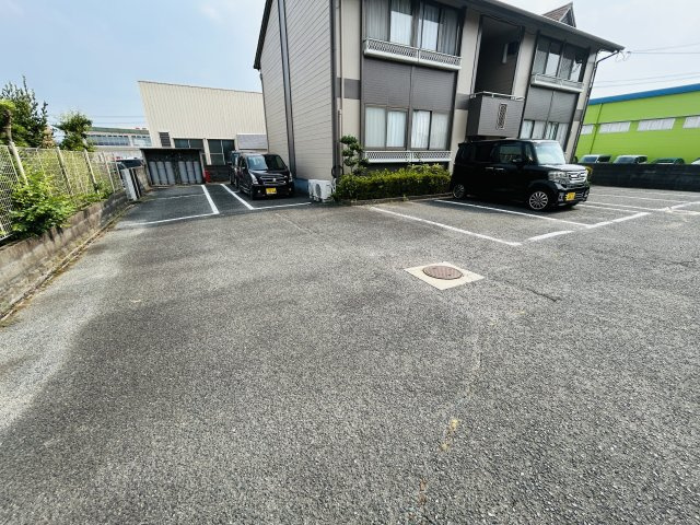 コーポサンライトの駐車場