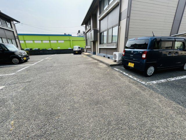 コーポサンライトの駐車場