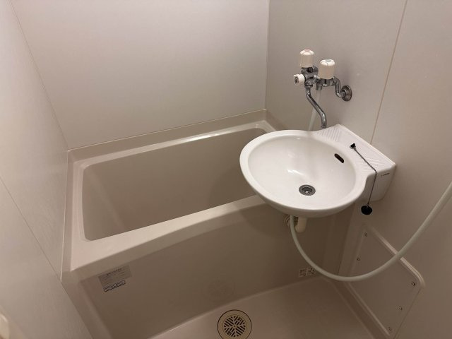 レオパレスさくらやⅢの浴室|備品や設備仕様は号室等により異なります現地をご確認下さい。