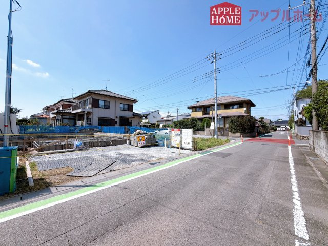[新築住宅] 熊谷市別府 1期 全2棟の前面道路含む現地写真