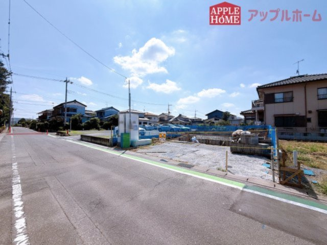 [新築住宅] 熊谷市別府 1期 全2棟の前面道路含む現地写真