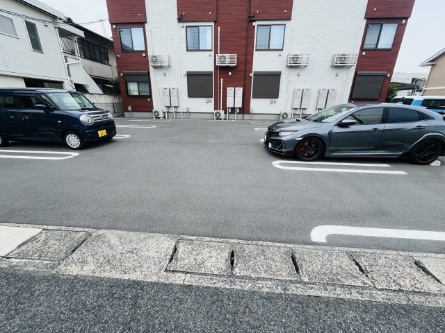 ニューファインシティの駐車場