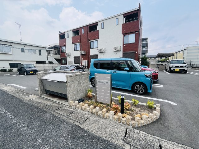ニューファインシティの駐車場