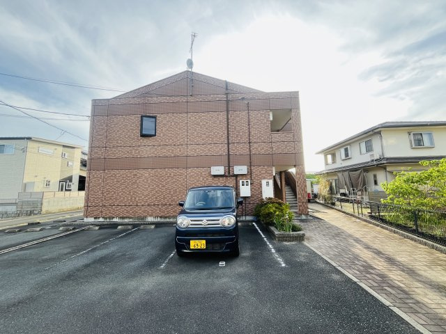 ピアッツア紗梨の駐車場