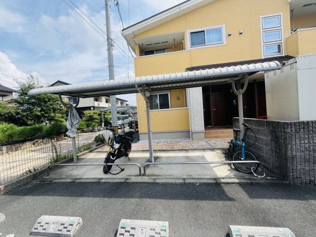 フォンターナの駐車場