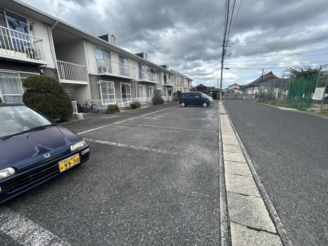 アブニール吉富　Ｃの駐車場