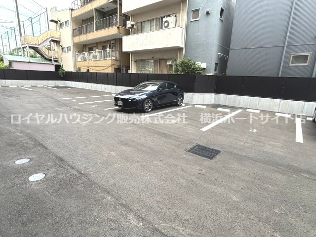 【駐車場】