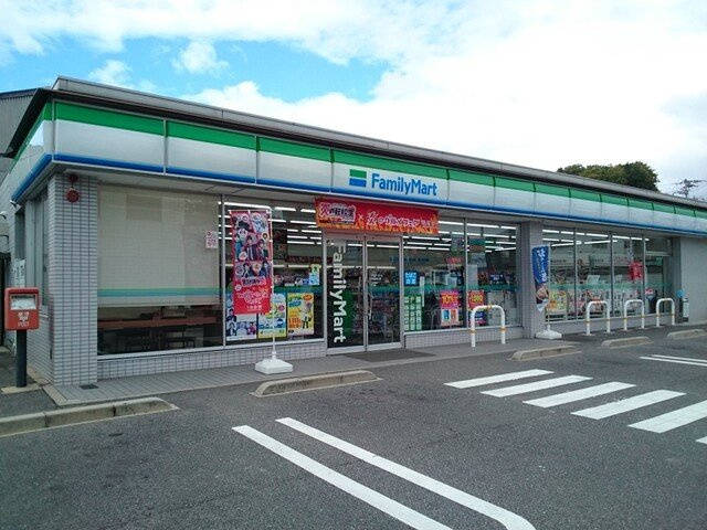 ニューシティ柳田Ａの周辺|ファミリーマートまで250m