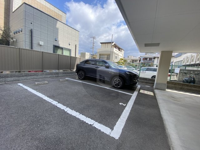 ネモフィラ東大阪の駐車場