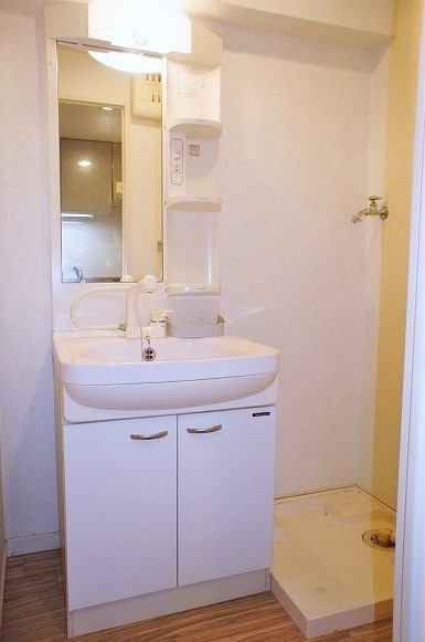 新品家具付きマンション住吉34(KaGood福岡)の独立洗面台