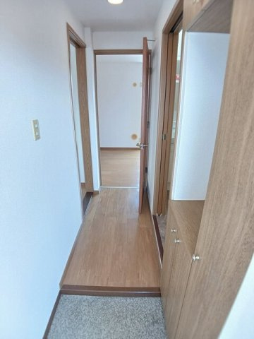 ニュ－エルディム上成Ａの玄関