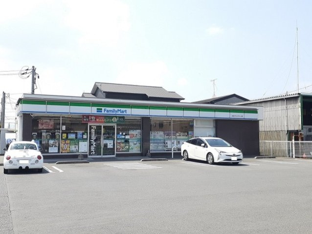 ウィステリアＢの周辺|ファミリーマートまで270m