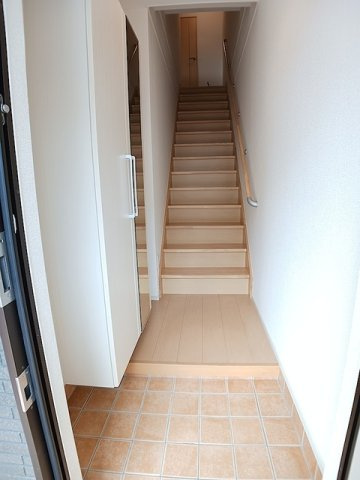 ウィステリアＢの玄関