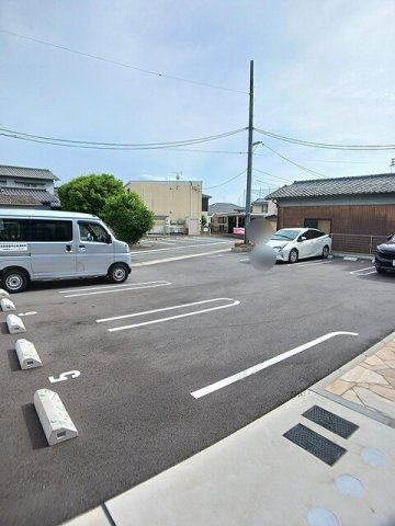 イースト　ドラゴン　Ⅰの駐車場