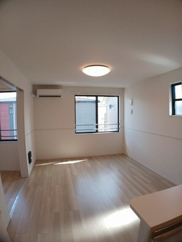 サンフラット乙島Ｂ棟の居間・リビング