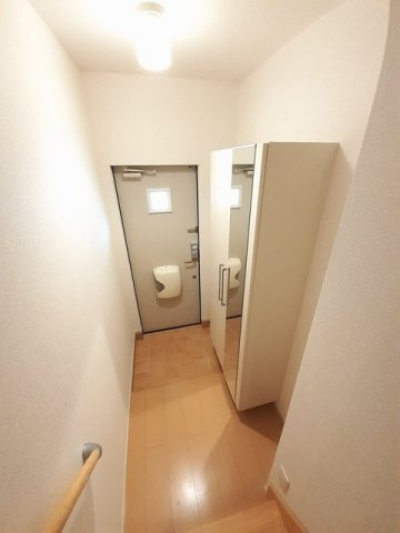 ウィステリアＢの玄関