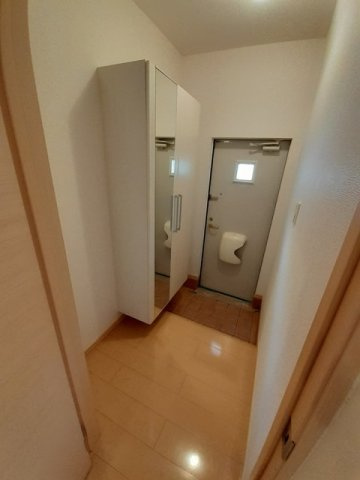 クリスタルローズ　Ａ棟の玄関