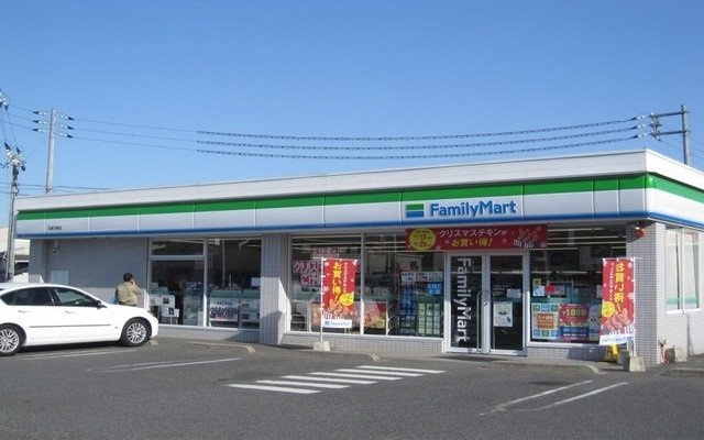 ブリーズの周辺|ファミリーマートまで900m