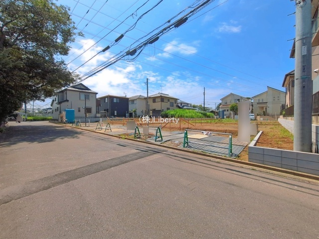 守谷市薬師台2丁目　新築戸建　A号棟の前面道路含む現地写真