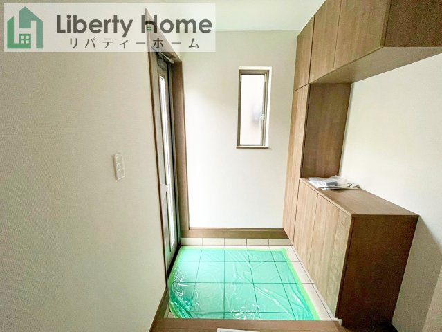 守谷市薬師台2丁目　新築戸建　A号棟の玄関