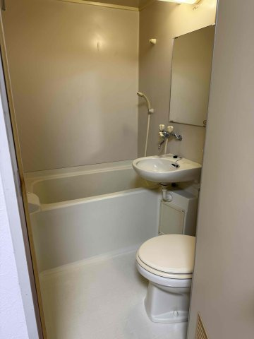 アインビルマンションの浴室|トイレもあります