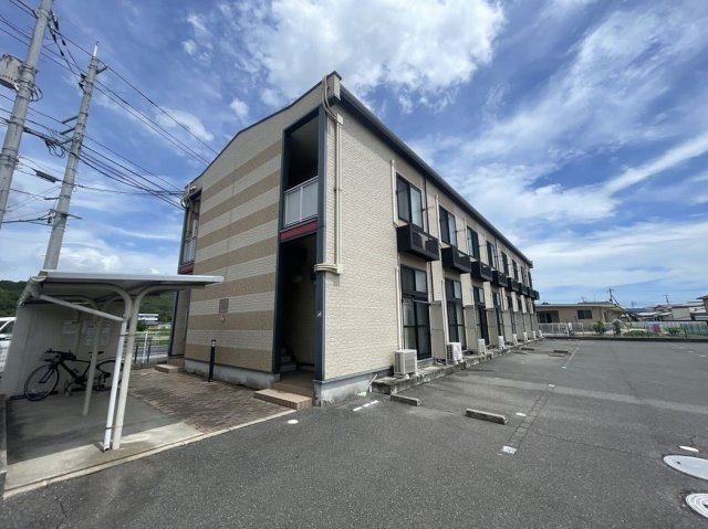 レオパレスピュア高松の外観