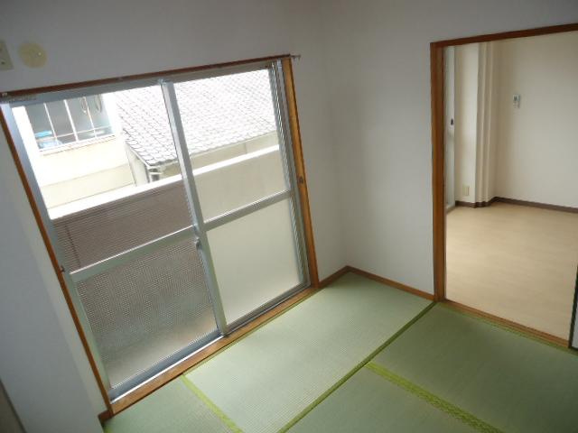 エスポワール小野の内装|和室から洋室
