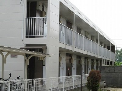 レオパレスパティオＭの玄関