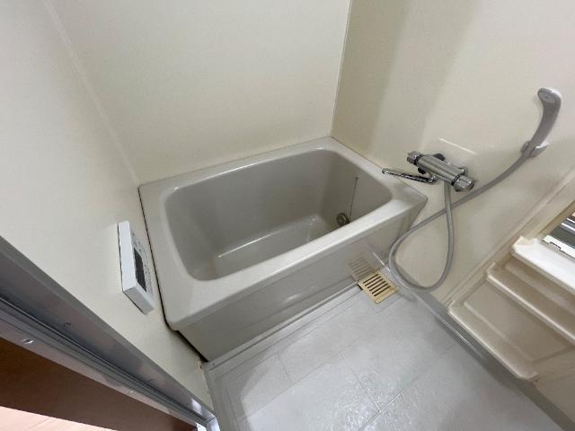倉敷市四十瀬のアパートの浴室|ユニットバス