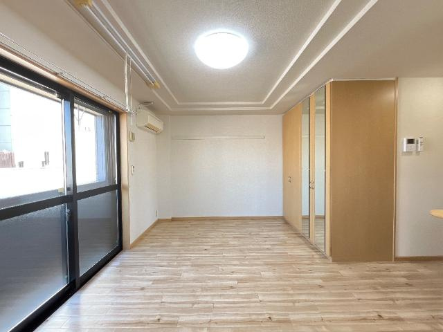 ネオ・ソレイユの内装|室内