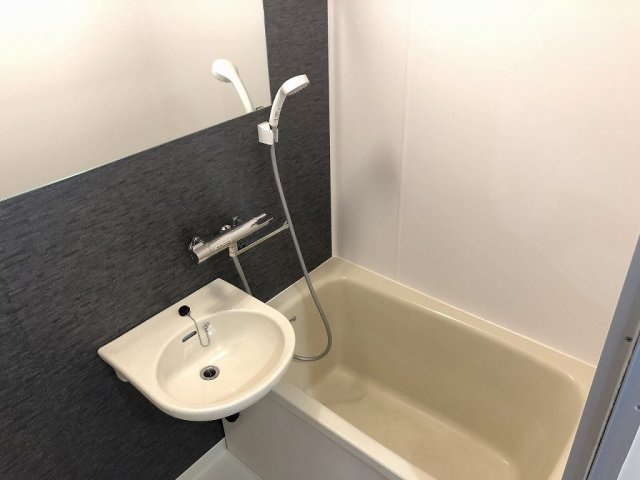 レオパレスプレジール石橋の浴室|備品や設備仕様は号室等により異なります現地をご確認下さい。