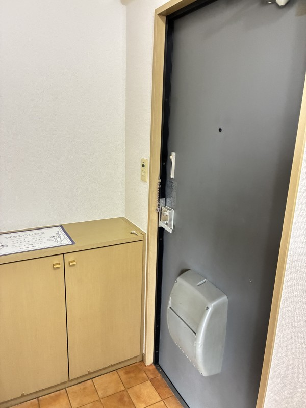 レイモンドサンヴィレッジＢ棟の玄関
