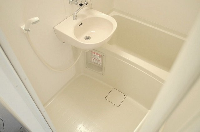 レオパレスＤＥＮの浴室|備品や設備仕様は号室等により異なります現地をご確認ください。