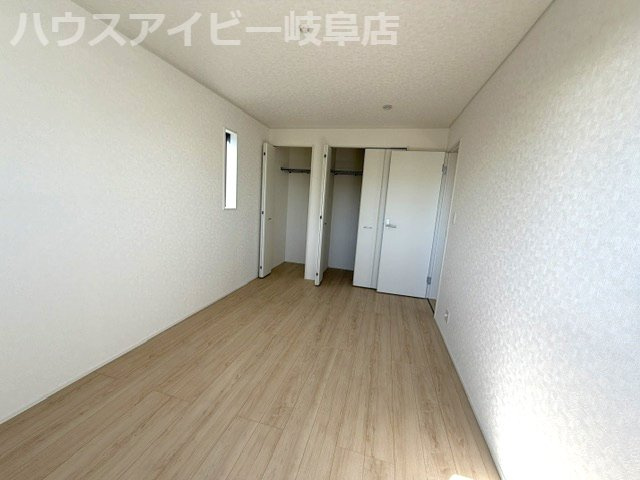 岐阜市西改田松の木新築建売限定1邸！お車スペース3台可能！七郷小学校までも徒歩12分！の洋室|岐阜市西改田松の木新築建売限定1邸！お車スペース3台可能！七郷小学校までも徒歩12分！インナーバルコニー