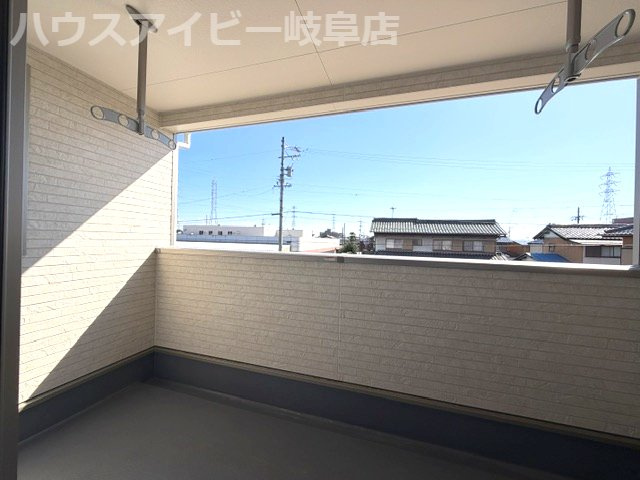 岐阜市西改田松の木新築建売限定1邸！お車スペース3台可能！七郷小学校までも徒歩12分！のバルコニー|岐阜市西改田松の木新築建売限定1邸！お車スペース3台可能！七郷小学校までも徒歩12分！インナーバルコニー