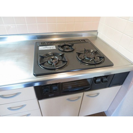 ラークヒルのキッチン|3口コンロ