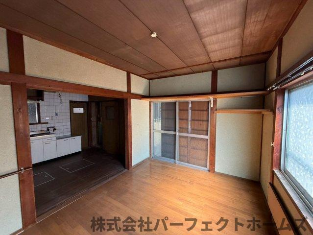 北中振1丁目戸建の洋室|明るい洋室です