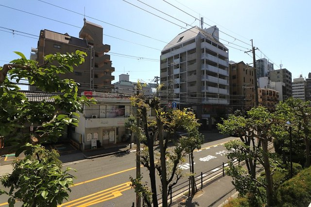 ソシエ北大阪(ヴェルザ北大阪)弐期棟の外観|ご不明な税金・諸費用についても丁寧にサポートいたします。現地見学で、住まいのイメージやご希望をぜひお聞かせください。