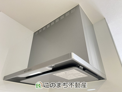 【キッチン】 | クライン筑西市乙第1期  | お料理の匂いもスッキリ♪シンプルデザインで掃除も簡単‼