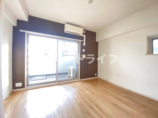 大阪市東淀川区東中島２丁目の賃貸マンションの居間・リビング