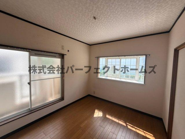 クレバーハイツの洋室|落ち着いた色調の洋室です