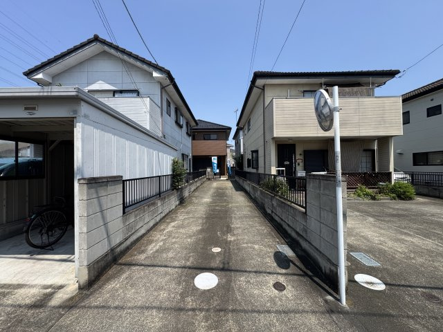高崎市中居町　中古住宅の駐車場|駐車場は縦列3台可能です！