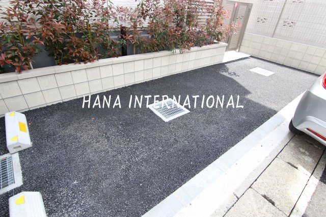 クレイノサニープレイスの駐車場
