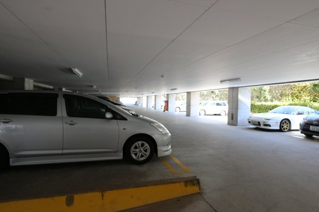 ライオンズマンション垂水北の駐車場