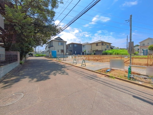 守谷市薬師台2丁目　新築戸建　B号棟の前面道路含む現地写真
